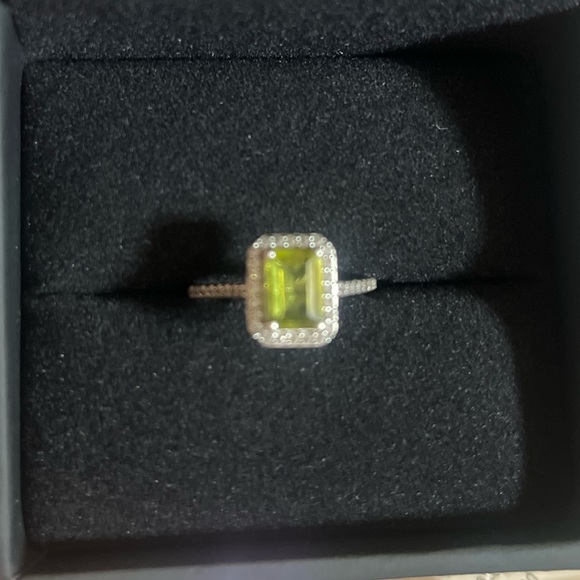 Peridot & White Topaz Ring 10K White Gold - Picture 4 of 4